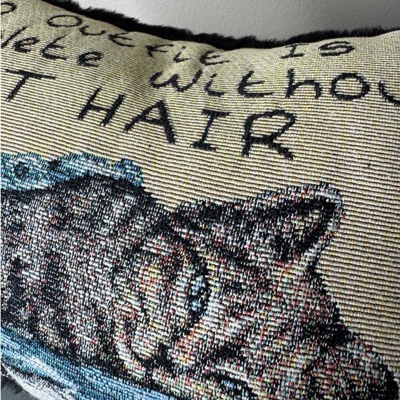 Small 12" Tapestry & Faux Fur Cat Pillow No outfit is complete without cat hair - Picture 3 of 4